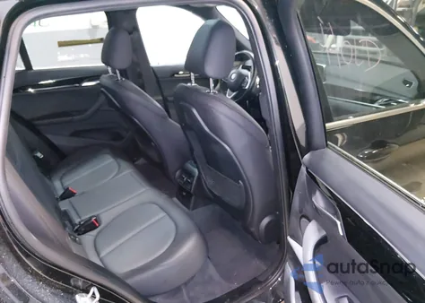 2018 BMW X1 xDrive28I z USA, uszkodzony, nr VIN WBXHT3C32J5L24995